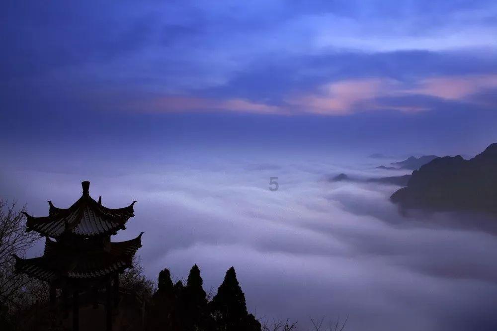 逃离废弃的建筑